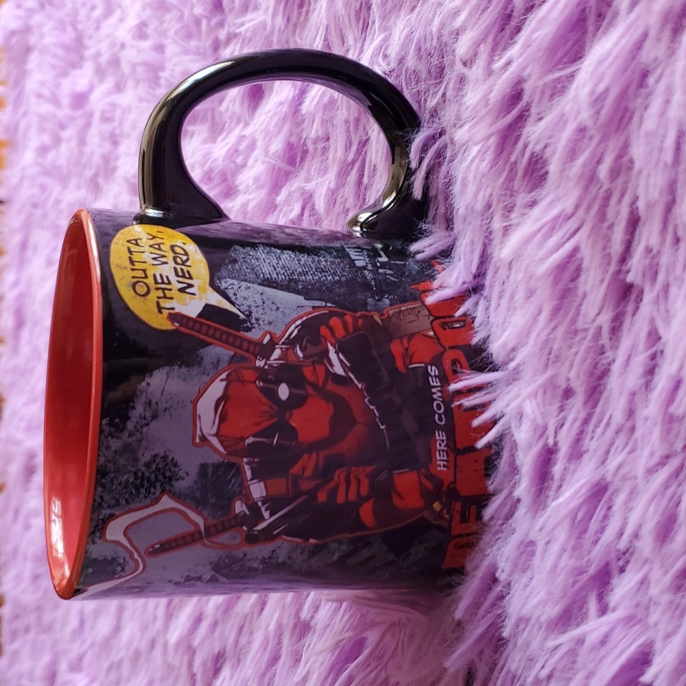 20oz Marvel Deadpool Red & Black Mug